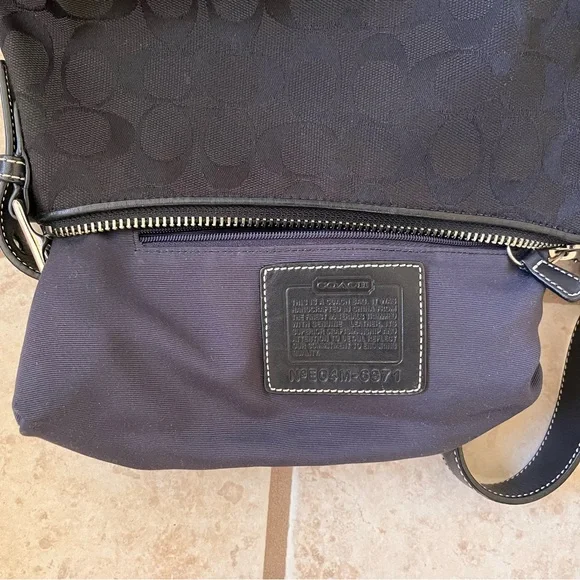 Coach Vintage Black Signature E/W Demi Bag 6371 - Picture 7 of 12